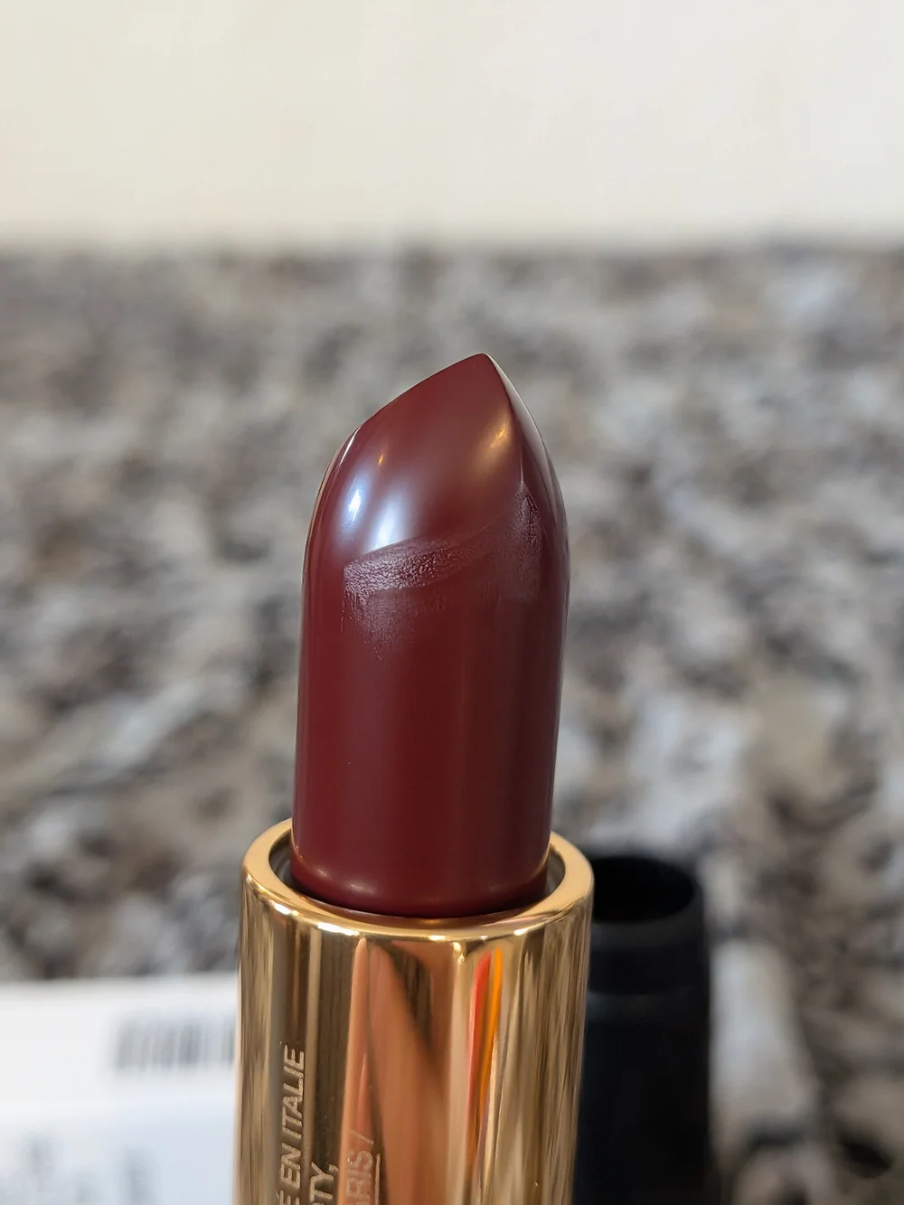 Gucci Satin Rouge à Lèvres Lipstick - Ivy Dark Red 507